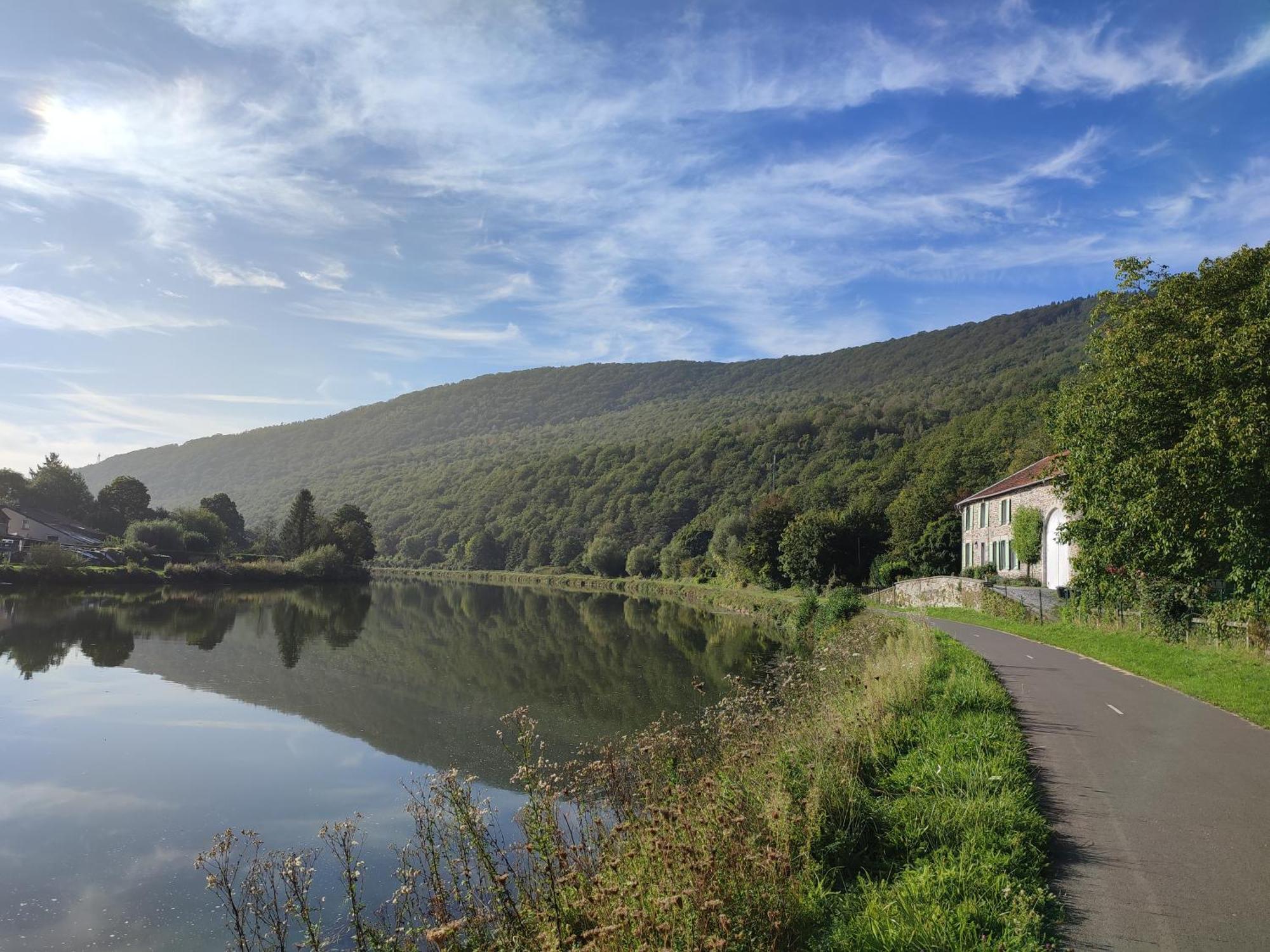 Entre Meuse Et Foret Revin  Exteriör bild