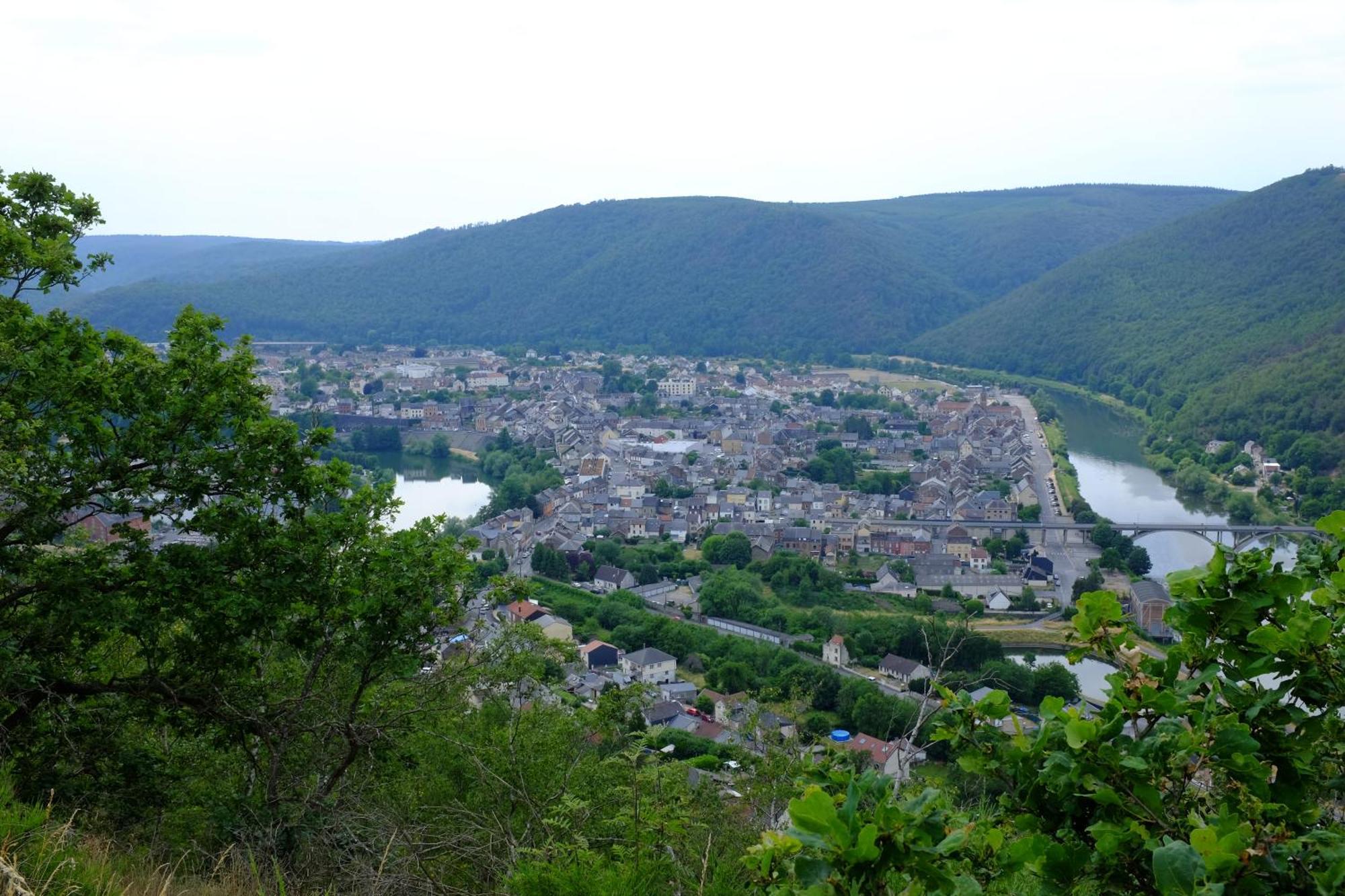 Entre Meuse Et Foret Revin  Exteriör bild