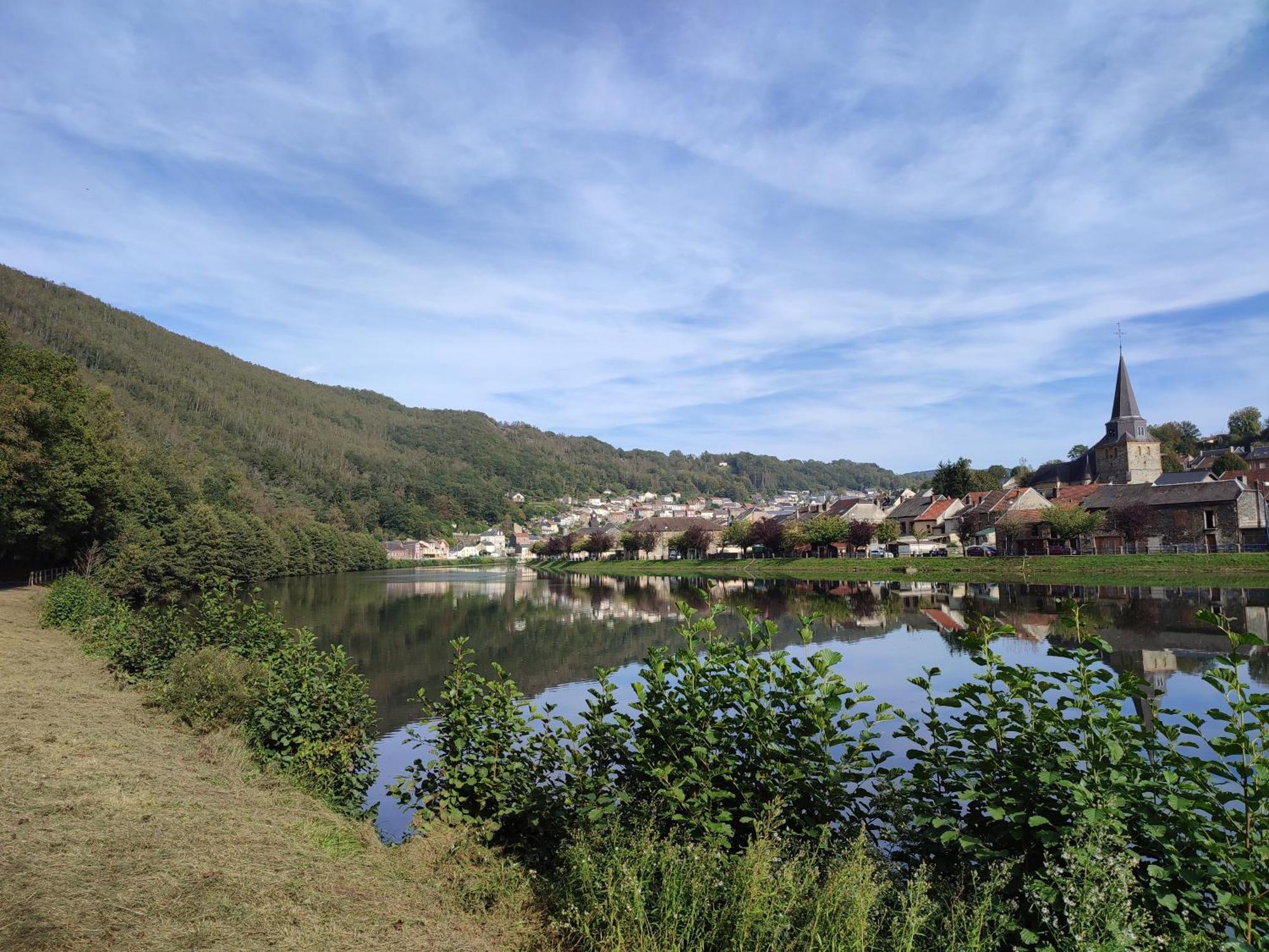 Entre Meuse Et Foret Revin  Exteriör bild