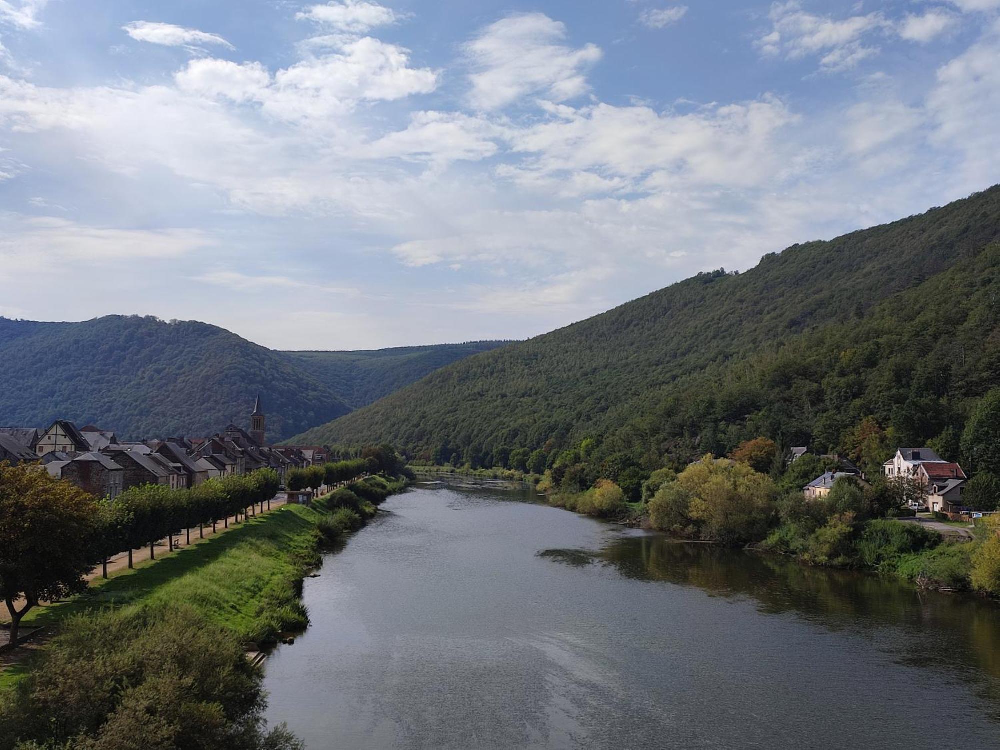 Entre Meuse Et Foret Revin  Exteriör bild