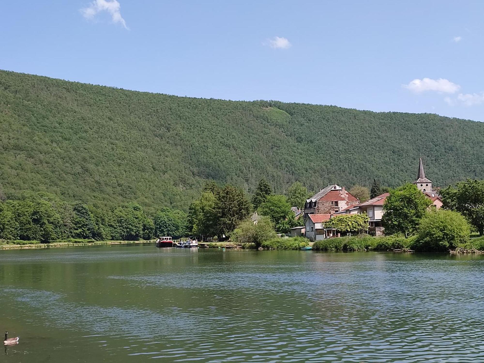 Entre Meuse Et Foret Revin  Exteriör bild
